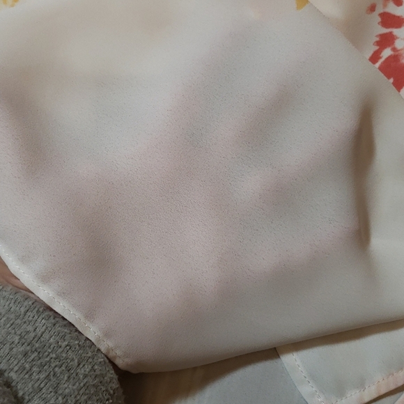 Rose & Olive Floral Blouse - Picture 7 of 9